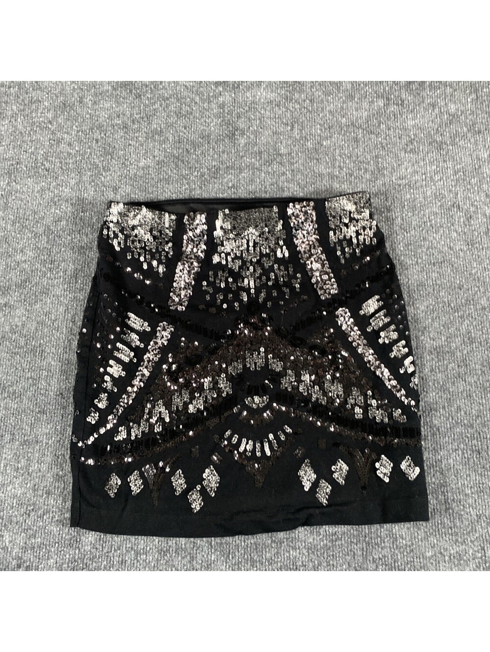 Express Skirt Black Beaded Sequin Scalloped Hem Size 8 / 14 Glitter Punk Goth AE